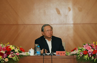 全國人大常委會副委員長、中國科學(xué)院黨組書記、院長路甬祥同志傳達(dá)了胡錦濤同志閉幕式上的講話,并就中科院學(xué)習(xí)貫徹十七屆三中全會精神提出了明確的要求。