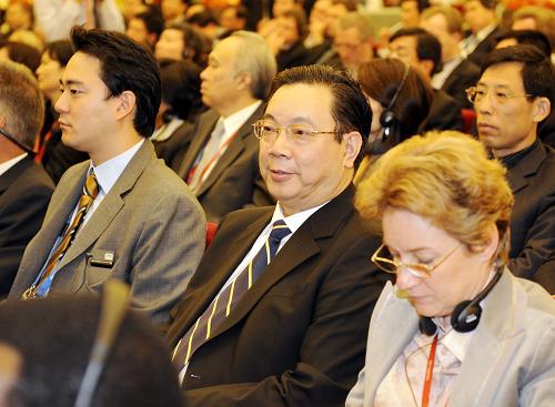10月10日,新華通訊社副社長周錫生(右二)在會上。 當(dāng)日,世界媒體峰會在北京閉幕。 新華社記者陳樹根攝