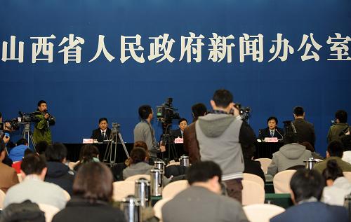 新聞發(fā)布會(huì)現(xiàn)場(chǎng)(3月22日攝)。當(dāng)日,山西省政府召開新聞發(fā)布會(huì)通報(bào)說,山西省政府向社會(huì)承諾,對(duì)接到的每個(gè)具體線索,都將本著對(duì)人民健康和生命安全高度負(fù)責(zé)的態(tài)度,認(rèn)真核查,并請(qǐng)專家做出鑒定,認(rèn)真負(fù)責(zé)地做出處理,調(diào)查結(jié)果將向社會(huì)公布。 新華社記者 燕雁 攝