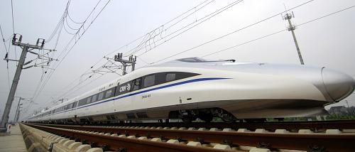 圖為一列國產(chǎn)“和諧號”CRH380A新一代高速動車組(10月20日攝)。滬杭高鐵開通在即,國產(chǎn)“和諧號”CRH380A新一代高速動車組進入正式運營前的最后調(diào)試階段。據(jù)了解,CRH380A型動車組是我國最新研制的、具有自主知識產(chǎn)權、目前世界上運營速度最快、科技含量最高的高速列車,在多個方面進行了系統(tǒng)創(chuàng)新,達到世界領先水平。新華社記者 鞠煥宗 攝