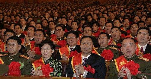 1月4日,全國(guó)雙擁工作領(lǐng)導(dǎo)小組、民政部、解放軍總政治部在北京人民大會(huì)堂舉行全國(guó)雙擁模范城(縣)命名暨雙擁模范單位和個(gè)人表彰大會(huì)。中共中央政治局常委、國(guó)務(wù)院總理溫家寶出席大會(huì)并作重要講話。