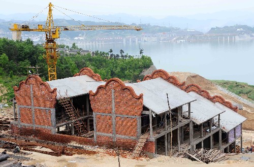 湖北省秭歸縣屈原祠仿古新建工程施工現(xiàn)場(chǎng)(攝于4月24日)。 新華社記者 杜華舉 攝