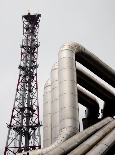 8月2日拍攝的“川氣東送”起點——四川省達州市宣漢縣普光氣田天然氣凈化廠廠區(qū)。新華社發(fā)(鄧良奎 攝)