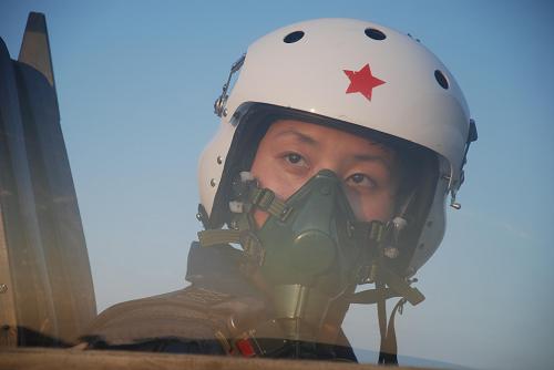 空中女飛行員梯隊(duì)中隊(duì)長機(jī)贠璐(7月14日攝)。 新華社記者 孫茂慶 攝