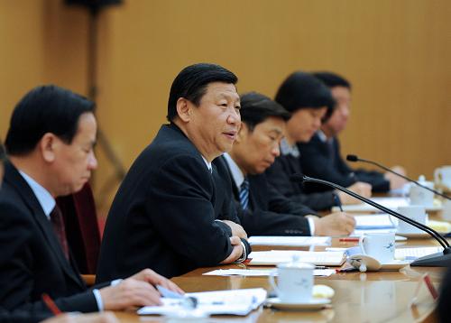 10月27日,部分省區(qū)市學(xué)習(xí)實(shí)踐科學(xué)發(fā)展觀活動(dòng)座談會(huì)在北京舉行。中共中央政治局常委、中央書(shū)記處書(shū)記、國(guó)家副主席、中央深入學(xué)習(xí)實(shí)踐科學(xué)發(fā)展觀活動(dòng)領(lǐng)導(dǎo)小組組長(zhǎng)習(xí)近平出席會(huì)議并講話。新華社記者 李濤 攝