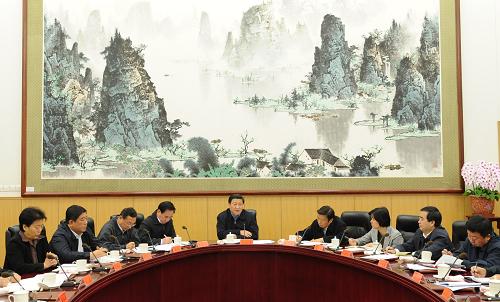 10月30日,中共中央政治局常委、中央書記處書記、國家副主席、中央深入學(xué)習(xí)實(shí)踐科學(xué)發(fā)展觀活動領(lǐng)導(dǎo)小組組長習(xí)近平,主持召開中央深入學(xué)習(xí)實(shí)踐科學(xué)發(fā)展觀活動領(lǐng)導(dǎo)小組第十二次會議并講話。新華社記者 黃敬文 攝