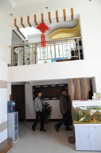 這是河南省新鄉(xiāng)市新鄉(xiāng)縣古固寨鎮(zhèn)祥和新村農(nóng)民崔增連的新居(11月20日攝)。新華社記者趙鵬攝