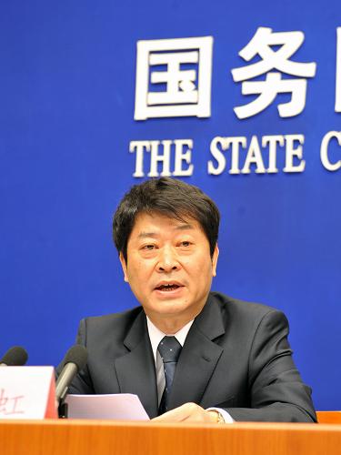 5月8日,國家發(fā)展和改革委員會(huì)副主任穆虹在發(fā)布會(huì)上介紹災(zāi)后重建情況。新華社記者何俊昌 攝