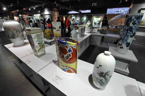 這是展出的陶瓷精品(11月30日攝)。新華社記者羅曉光攝