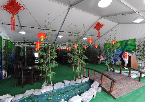 這是7月27日拍攝的北京奧運(yùn)村國(guó)際區(qū)的中國(guó)茶藝室。新華社記者 趙鵬 攝