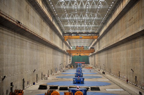 這是10月29日拍攝的三峽工程右岸電站廠房內(nèi)景。新華社記者 郝同前 攝