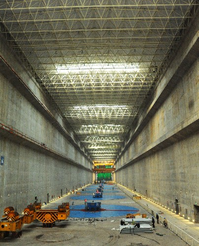 12月8日拍攝的三峽工程右岸電站輸電線路。新華社發(fā)(鄭家裕 攝)