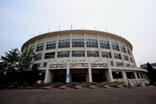 這是體育館外景(5月19日攝)。 新華社記者杜華舉攝