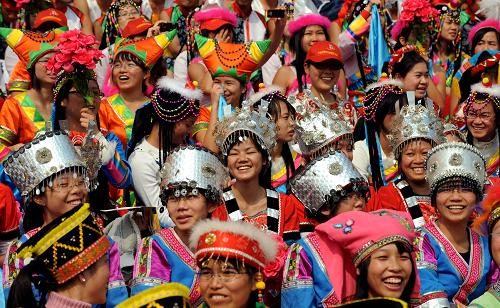 12月11日,廣西壯族自治區(qū)成立50周年慶祝大會在南寧召開。大會舉行大型文藝表演《錦繡壯鄉(xiāng)》。新華社記者 張愛林 攝