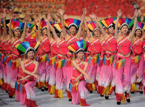 12月11日,廣西壯族自治區(qū)成立50周年慶祝大會在南寧召開。大會舉行大型文藝表演《錦繡壯鄉(xiāng)》。 新華社記者 周華 攝