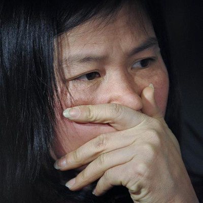 2月3日,在美國遭遇車禍身亡的游客葛霞珍的親屬抵達(dá)美國拉斯韋加斯的機(jī)場(chǎng)。在美國遭遇車禍傷亡的中國游客首批家屬當(dāng)?shù)貢r(shí)間3日下午抵達(dá)拉斯韋加斯處理善后事宜,一個(gè)由上海市旅游局官員及上海東湖國際旅行社工作人員組成的車禍善后處理小組同機(jī)抵達(dá)。新華社記者 戚恒 攝