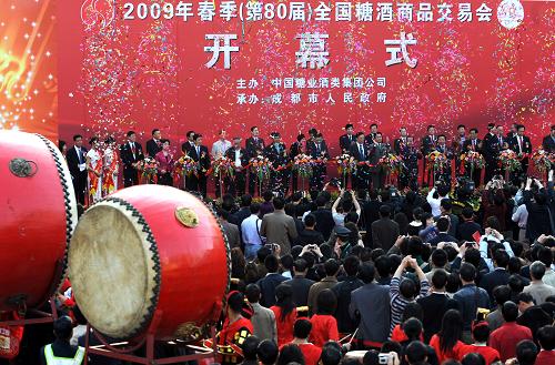 春季全國糖酒會火熱開幕 3月24日,2009年春季(第80屆)全國糖酒商品交易會在成都世紀城新國際會展中心開幕。本屆糖酒會展覽總面積12萬平方米,吸引參展商4000余家。 新華社記者 江宏景攝