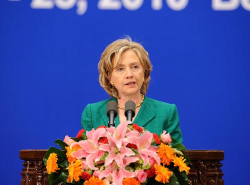 這是美國國務(wù)卿希拉里·克林頓致辭。 新華社記者饒愛民攝