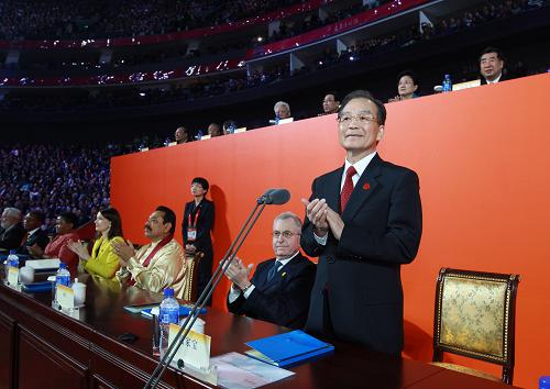 這是中國(guó)國(guó)務(wù)院總理溫家寶宣布中國(guó)2010年上海世界博覽會(huì)閉幕。新華社記者 龐興雷 攝