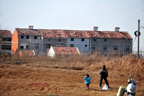 這是附近受損民房(12月5日攝)。新華社記者郝同前 攝