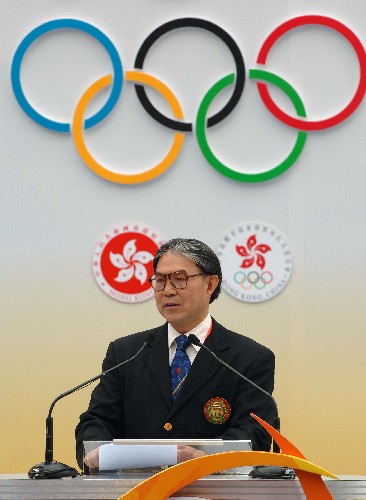 4月30日,中國香港體育協(xié)會暨奧林匹克委員會會長霍震霆在慶典現(xiàn)場致辭。 新華社記者 公磊 攝