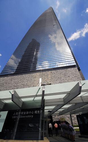 8月26日拍攝的即將投入使用的上海環(huán)球金融中心。新華社發(fā)
