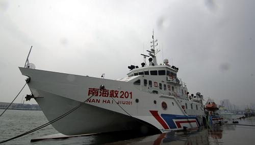 10月3日,“南海救201”輪在??谑行阌⒏鄣群蚓仍睢P氯A社記者 趙穎全 攝