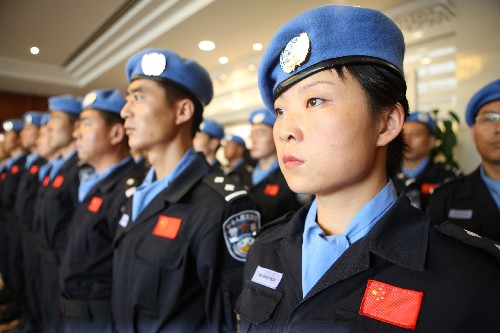 8月4日,中國第七支赴海地維和警察防暴隊先遣隊在北京首都國際機場整裝待發(fā)。當日,中國第七支赴海地維和警察防暴隊先遣隊離開北京,啟程趕赴聯(lián)合國海地維和任務(wù)區(qū)。此次出發(fā)的先遣隊隊員共30人,防暴隊后續(xù)部隊95人將于8月中旬啟程。 新華社記者 袁滿 攝