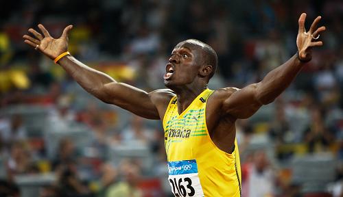 22歲的牙買加田徑選手博爾特在北京奧運會上打破了男子100米、200米、4X100米接力三項世界紀錄,并獲得3枚金牌。他于11月23日被評為2008年國際田聯(lián)年度最佳男運動員。 圖為2008年8月20日,博爾特在北京奧運會男子200米決賽奪冠后慶祝。 新華社發(fā)