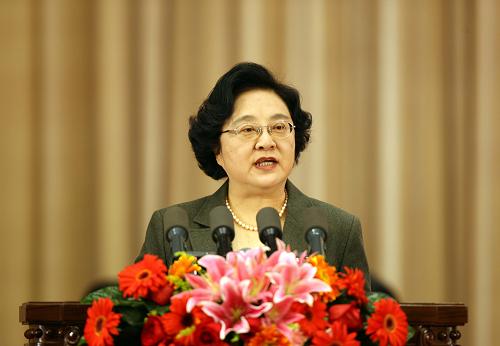 12月31日,紀念《告臺灣同胞書》發(fā)表30周年座談會在北京人民大會堂隆重舉行。這是全國政協(xié)副主席、臺灣民主自治同盟中央主席林文漪在座談會上發(fā)言。 新華社記者姚大偉攝