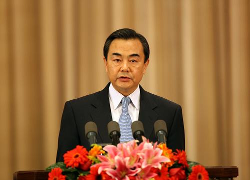 12月31日,紀念《告臺灣同胞書》發(fā)表30周年座談會在北京人民大會堂隆重舉行。這是中共中央臺灣工作辦公室、國務院臺灣事務辦公室主任王毅在座談會上發(fā)言。 新華社記者姚大偉攝
