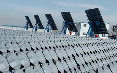 甘肅電投公司1兆瓦光伏電站近日在武威建成發(fā)電(3月9日攝) 繼中廣核集團(tuán)和國(guó)投華電公司正在敦煌建設(shè)20兆瓦光伏電站后,中國(guó)華電集團(tuán)3月初確定今年將在甘肅嘉峪關(guān)建設(shè)10兆瓦光伏發(fā)電工程。此前,大唐集團(tuán)和甘肅電投公司分別建成1兆瓦光伏電站。甘肅將建設(shè)國(guó)內(nèi)乃至世界一流的光電基地。 新華社記者 連振祥攝