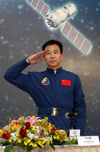 12月5日,航天員景海鵬在媒體見面會上。新華社記者 劉蓮芬攝