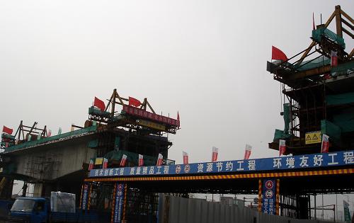 這是4月7日在江蘇昆山拍攝的滬寧城際鐵路施工現(xiàn)場(chǎng)。 新華社發(fā)(李俊鋒 攝)