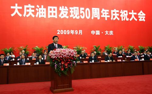 9月22日,大慶油田發(fā)現(xiàn)50周年慶祝大會在黑龍江省大慶市舉行。中共中央政治局常委、中央書記處書記、國家副主席習(xí)近平出席慶祝大會并講話。新華社記者 蘭紅光 攝
