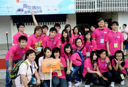 6月29日,青年們出發(fā)前合影留念。新華社記者 宋振平攝