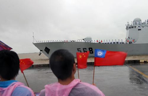 8月29日,中國(guó)海軍第五批護(hù)航編隊(duì)“廣州”艦抵達(dá)緬甸仰光迪洛瓦港。新華社記者 劉春暉 攝