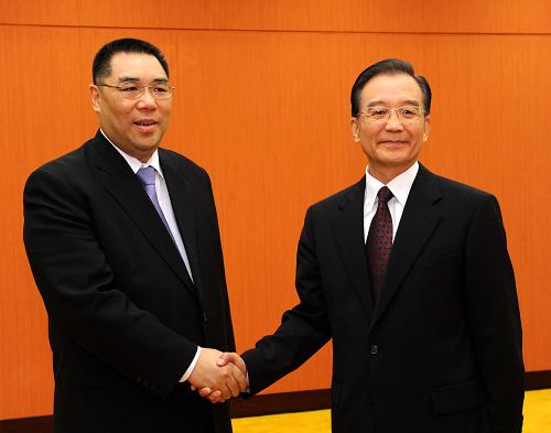 11月13日,國務院總理溫家寶在澳門會見澳門特別行政區(qū)行政長官崔世安。新華社記者 饒愛民 攝