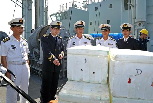 這是“千島湖”艦慰問物資移交現(xiàn)場(1月26日攝)。新華社記者 范軍威 攝