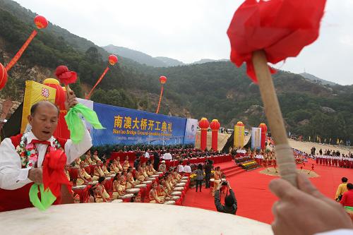 1月20日,南澳跨海大橋開(kāi)工典禮在廣東汕頭南澳縣舉行。新華社發(fā)
