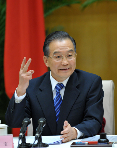1月16日,中共中央政治局常委、國務(wù)院總理溫家寶在北京中南海與部分國務(wù)院參事、中央文史館館員座談,向大家致以節(jié)日的問候和親切的祝福。新華社記者 劉建生 攝