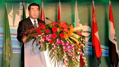 9月26日,2010中國(寧夏)國際投資貿(mào)易洽談會暨首屆中國·阿拉伯國家經(jīng)貿(mào)論壇在銀川開幕。中共中央政治局委員、國務(wù)院副總理回良玉出席開幕式并代表中國政府在論壇高峰會議上致辭。 新華社記者 劉泉龍 攝