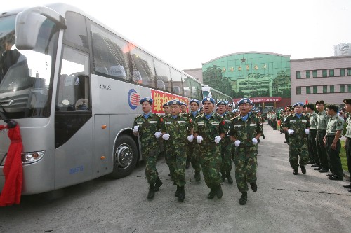 6月16日,中國(guó)第四批赴黎巴嫩維和工兵營(yíng)第一梯隊(duì)官兵整裝待發(fā)。