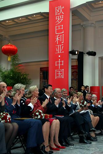 10月8日,正在比利時(shí)進(jìn)行正式訪問(wèn)的中國(guó)國(guó)家副主席習(xí)近平在布魯塞爾與比利時(shí)國(guó)王阿爾貝二世共同出席“歐羅巴利亞—中國(guó)藝術(shù)節(jié)”開(kāi)幕式。新華社記者蘭紅光攝