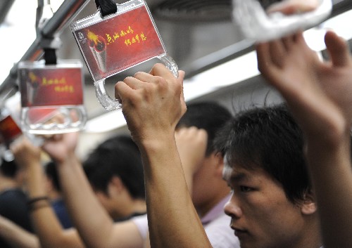 7月22日,乘客在乘坐北京地鐵。 新華社記者 李勇 攝