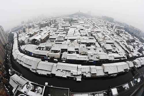 1月6日拍攝的紹興城雪景。當(dāng)日,浙江紹興迎來新年首場(chǎng)降雪,雪后的古城銀裝素裹,風(fēng)景如畫。新華社發(fā)(李瑞昌 攝)