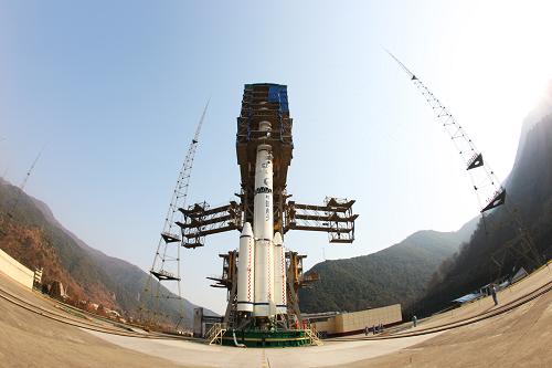 1月16日下午,中國第三顆北斗導(dǎo)航衛(wèi)星在西昌衛(wèi)星發(fā)射中心等待發(fā)射。新華社發(fā)(秦憲安 攝)