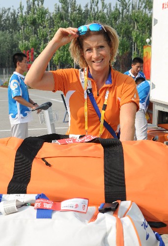 8月3日,荷蘭代表團(tuán)教練蘇珊娜·蔡斯抵達(dá)北京奧運(yùn)村。 新華社記者 張國(guó)俊 攝