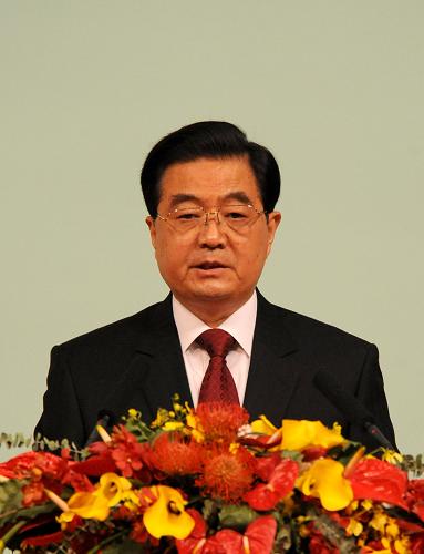 12月20日,中共中央總書記、國家主席、中央軍委主席胡錦濤在慶祝澳門回歸祖國10周年大會暨澳門特別行政區(qū)第三屆政府就職典禮上發(fā)表重要講話。 新華社記者 樊如鈞 攝