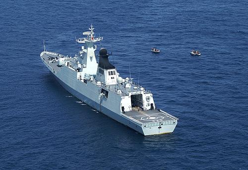 1月22日,中國(guó)海軍護(hù)航編隊(duì)“馬鞍山”艦在亞丁灣海域護(hù)航。當(dāng)?shù)貢r(shí)間1月22日,中國(guó)海軍護(hù)航編隊(duì)“馬鞍山”艦、“溫州”艦和